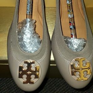 NEW/ TORY BURCH CAROLINE 2 FRENCH GRAY LEATHER GOLD TONE REVA BALLET FLATS